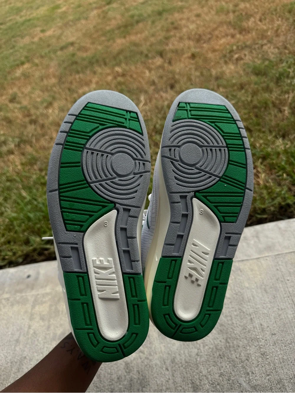 Lucky Green Retro 2s. Size 8M 9.5W. 9.5/10 Condition! WORN 1X!!  No Box, Comes W